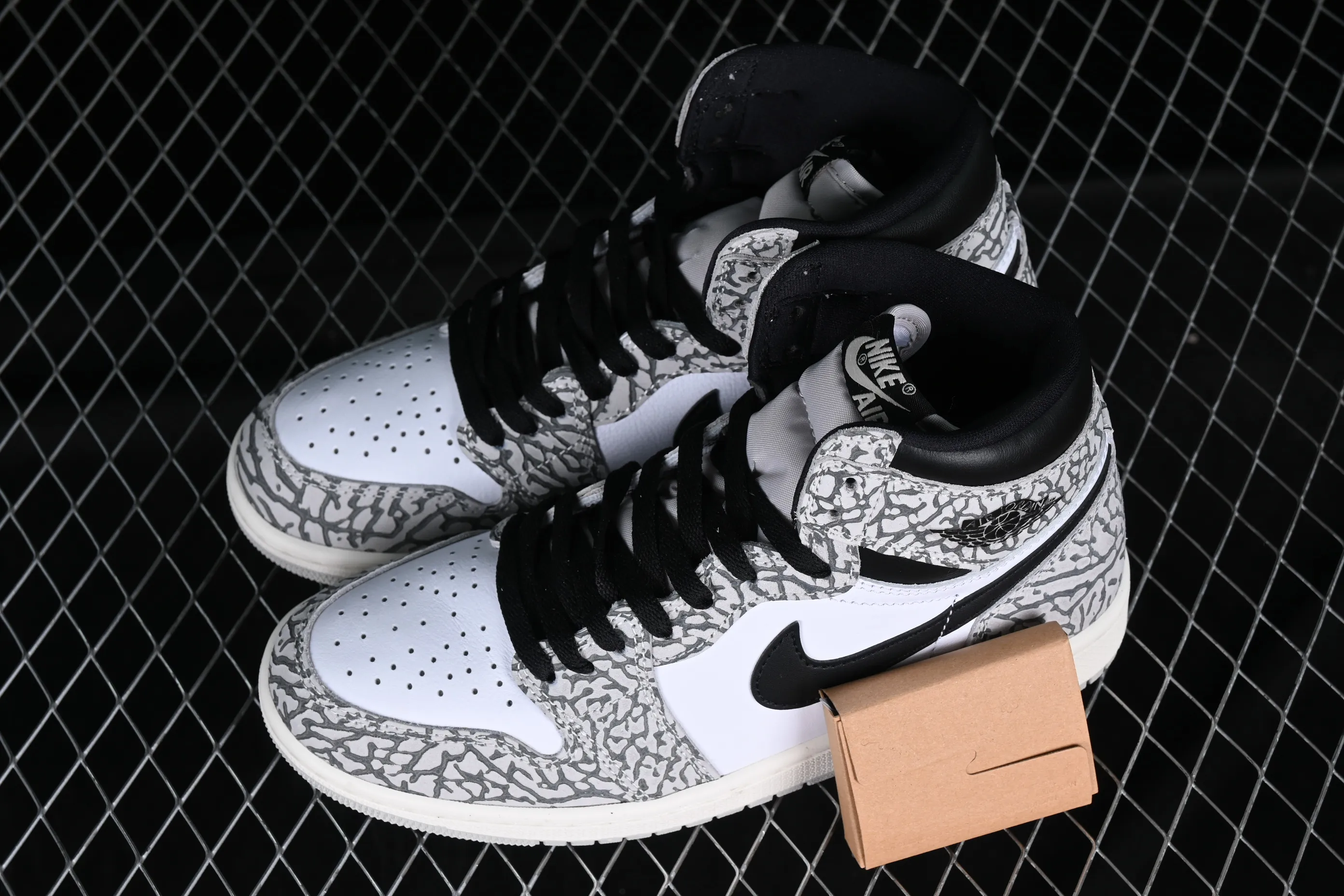 All categories Air Jordan Jordan series basketball shoes Air Jordan 1 High Pure original Air Jordan 1 High OG "White Cement" AJ1 Joe 1 elephant pattern high-top basketball shoes DZ5485-052